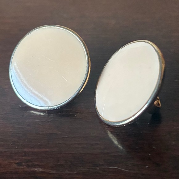 Art Jewelry - Vintage ART Signed Cream Enamel Gold Rim Oval Clip On Earrings 1950s Mid Century